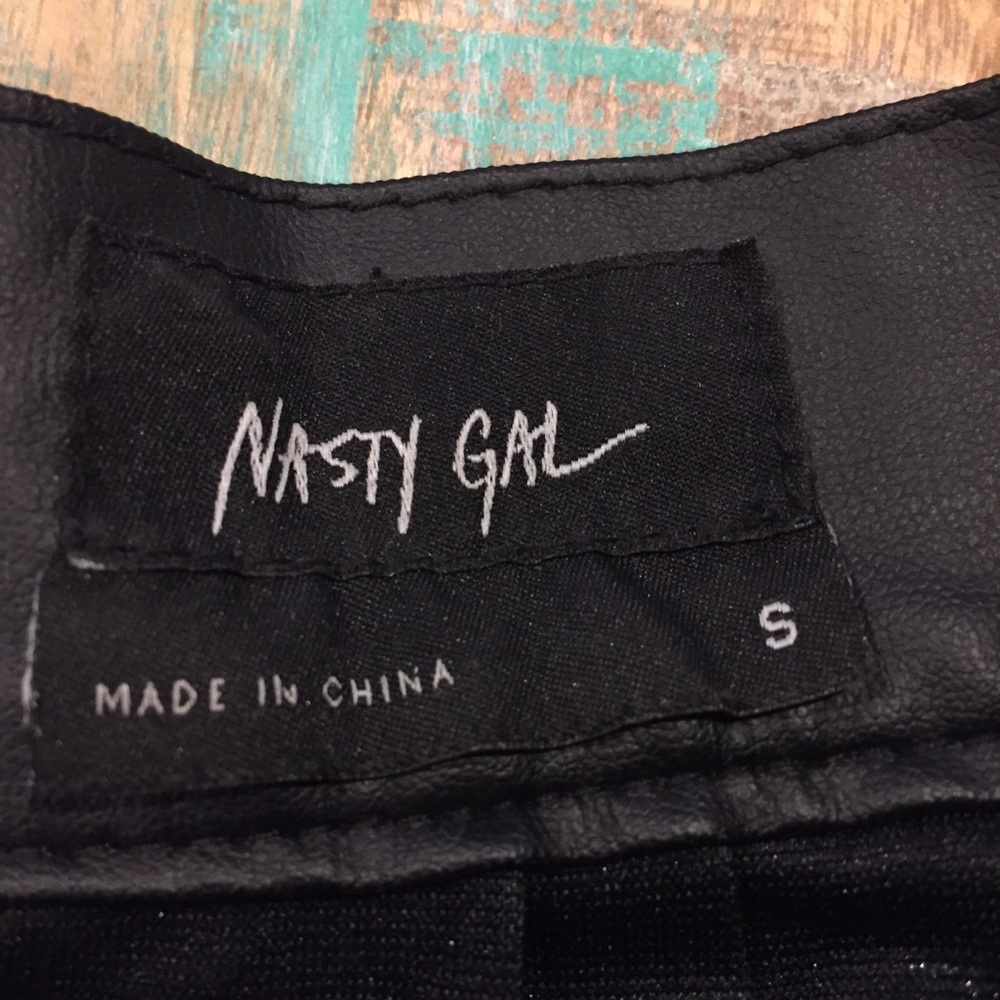 Nasty Gal Faux Leather Pleated Skater Skirt Black small circle - Picture 4 of 7